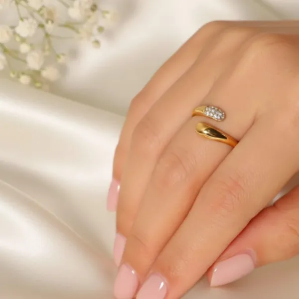 Gold_Alloy_Steel_Premium_Ring_For_Women