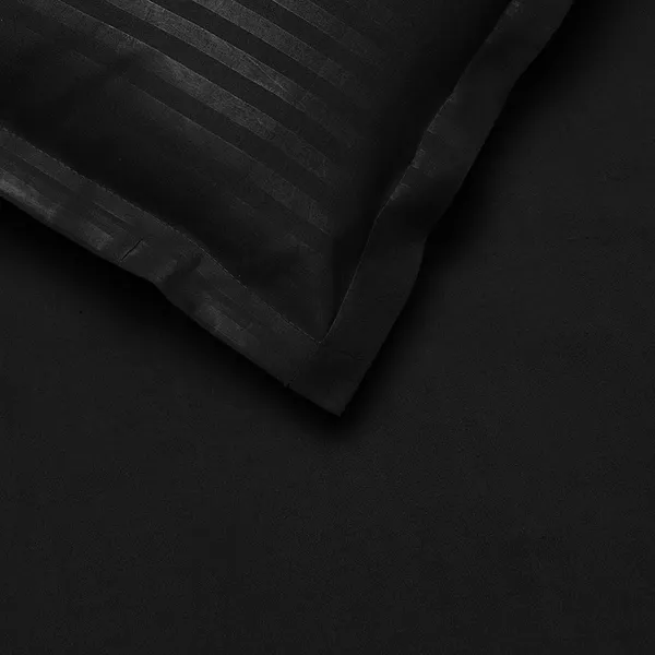 Black_Microfiber_Satin_Bedsheet_With_Pillow_Cover