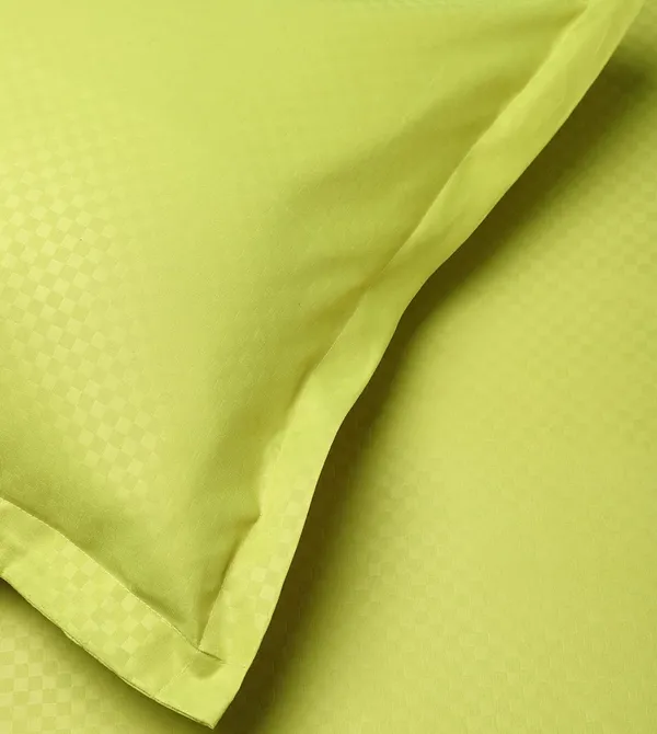 Green_Microfiber_Double_Bedsheet_With_Pillow_Covers