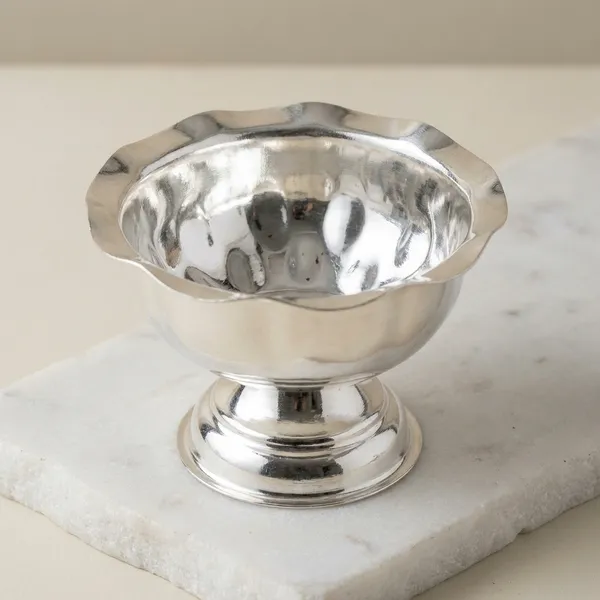 Silver_Toned_Decorative_Pedestal_Serving_Bowl_With_Scalloped_Rim