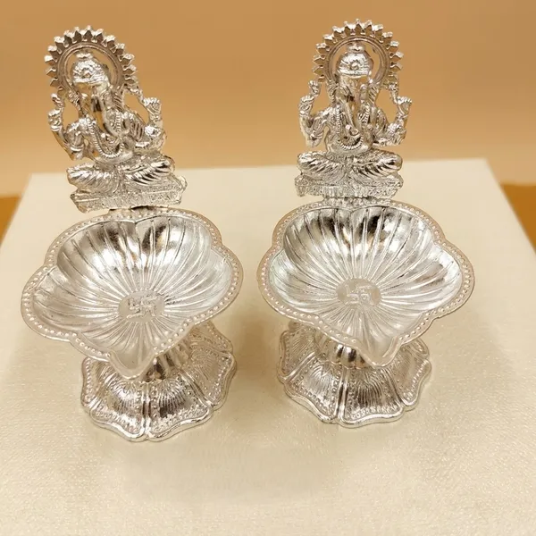 Germen_Silver_Toned_Goddess_Lakshmi_Diya_Lamp_Set_With_Floral_Bowl_Design