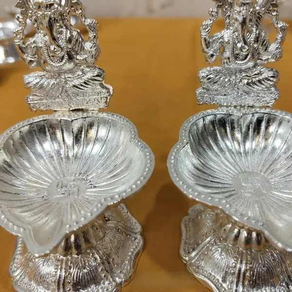Germen_Silver_Toned_Goddess_Lakshmi_Diya_Lamp_Set_With_Floral_Bowl_Design