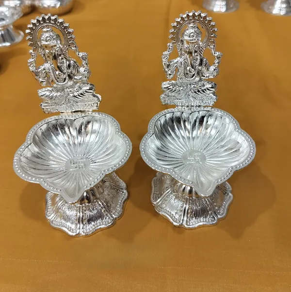 Germen_Silver_Toned_Goddess_Lakshmi_Diya_Lamp_Set_With_Floral_Bowl_Design