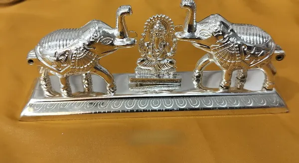 Germen_Silver_Toned_Ganesha_With_Elephants_Showpiece