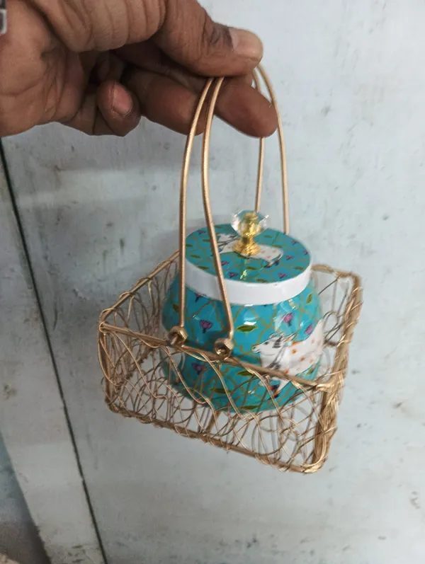 Decorative_Wire_Basket_With_Floral_Printed_Tea/Coffee_Container_Set