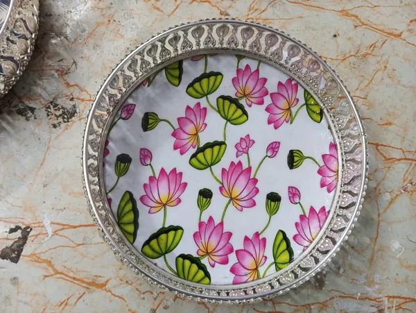 Decorative_Metal_Tray_With_Lotus_Floral_Design