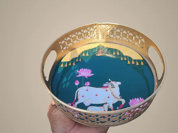 Decorative_Brass_Tray_With_Hand-Painted_Cow_Design