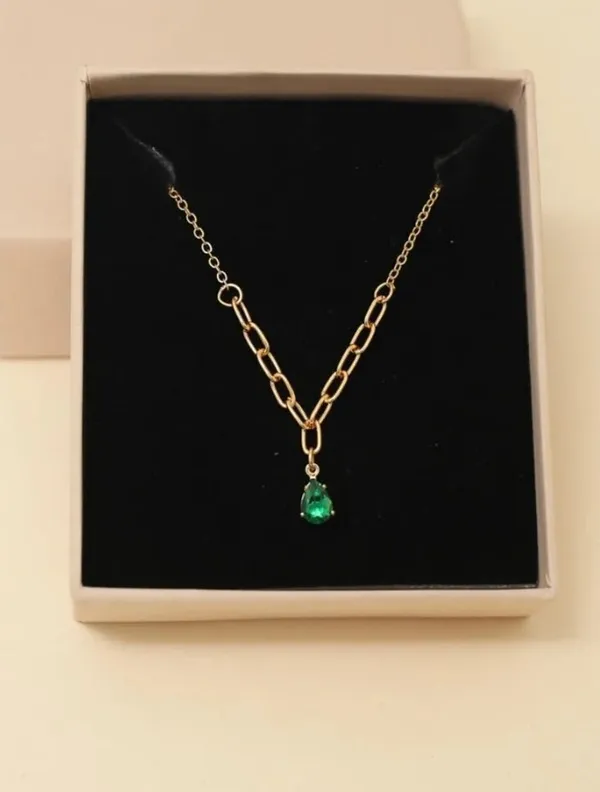 Elegant_Necklace_Jewelry