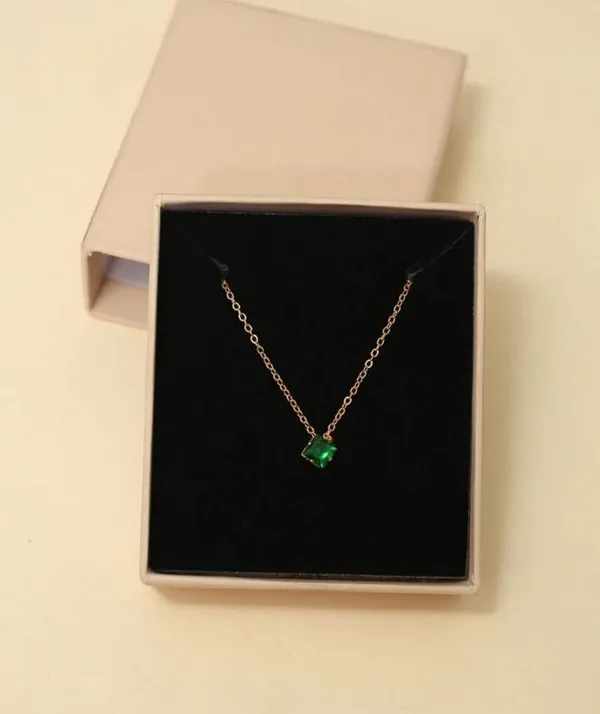 Elegant_Chain_Set_With_Pendant
