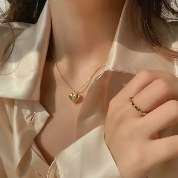Elegant_Pendant_Set_With_Matching_Earrings