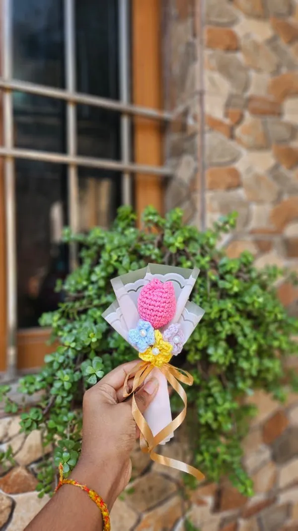 Pink_Handmade_Crochet_Bouquet_With_Gift_Wrapping