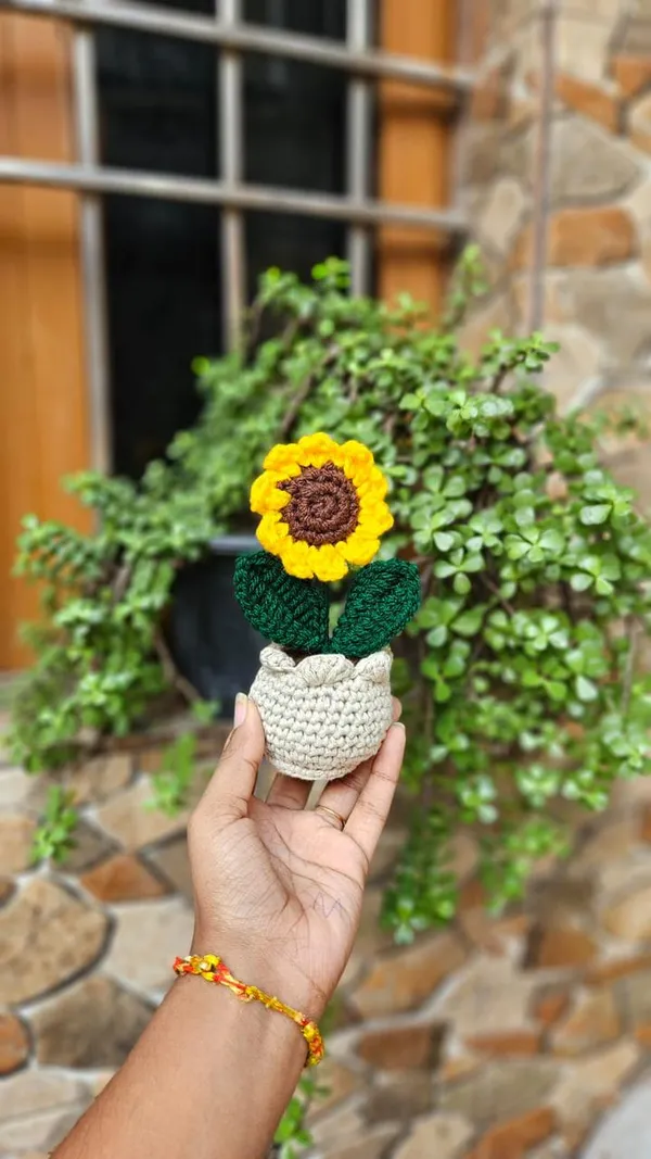 Yellow_Handmade_Crochet_Sunflower_In_Pot_Home_Decor_Showpiece