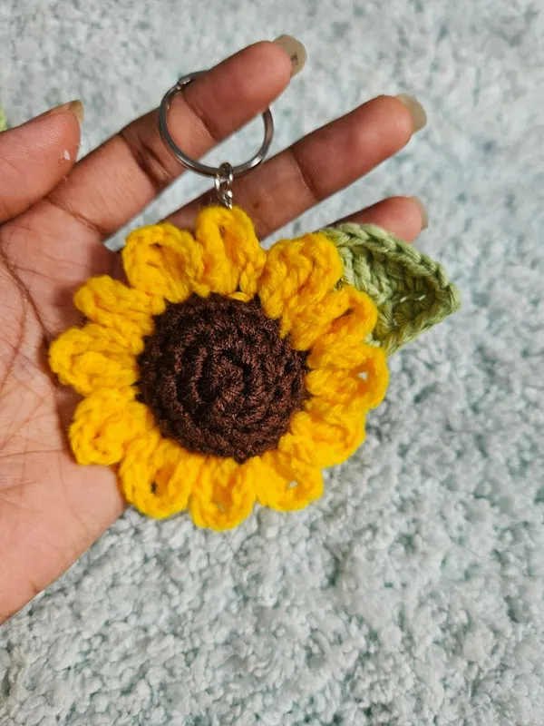 Yellow_Handcrafted_Crochet_Sunflower_Keychain
