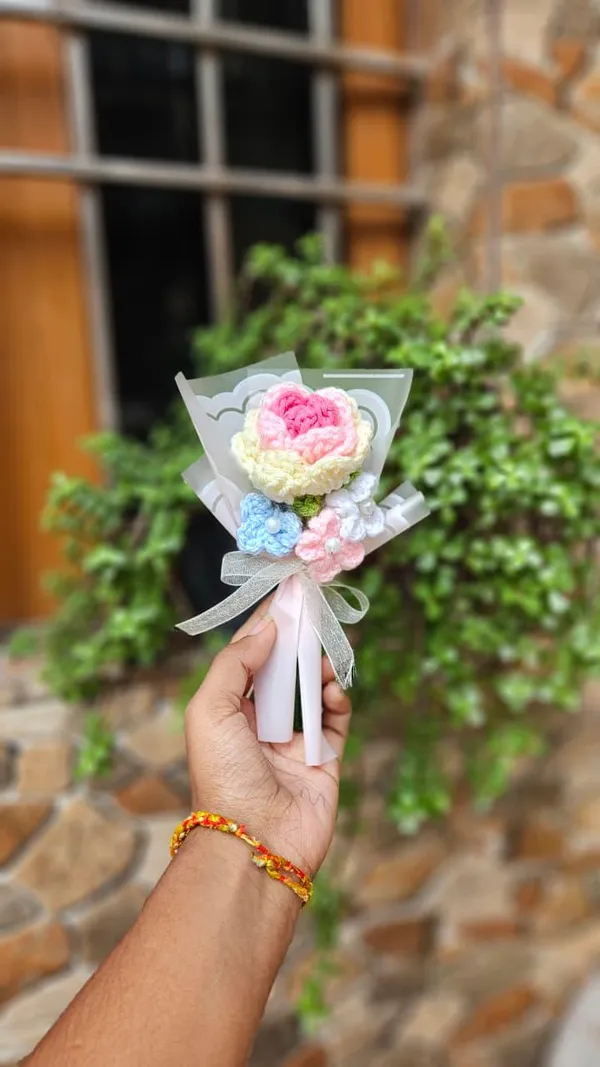 White_Handcrafted_Crochet_Flower_Bouquet