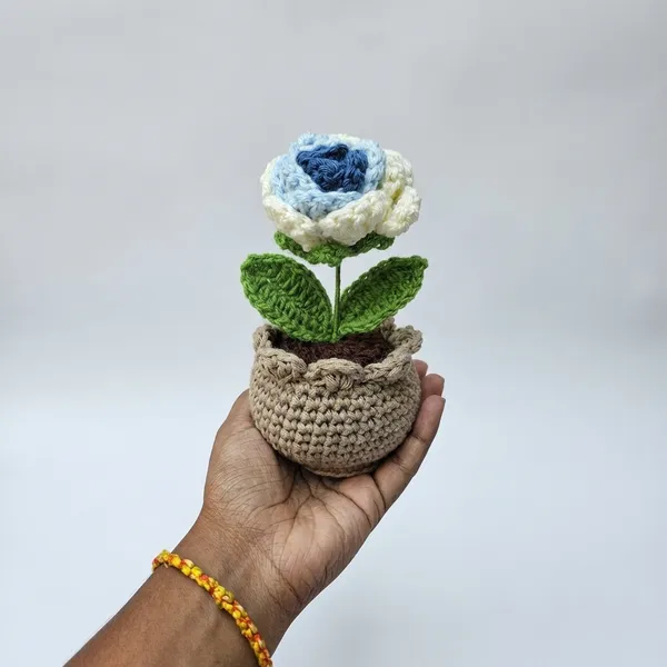 Blue_Handcrafted_Crochet_Flower_Pot_With