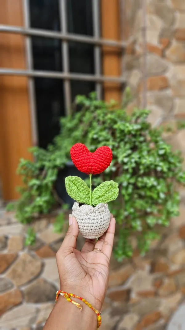 Red_Handmade_Crochet_Heart_Flower_Plant_With_Pot