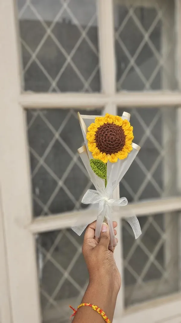 Yellow_Handcrafted_Crochet_Sunflower_Bouquet_With_Ribbon_Wrap