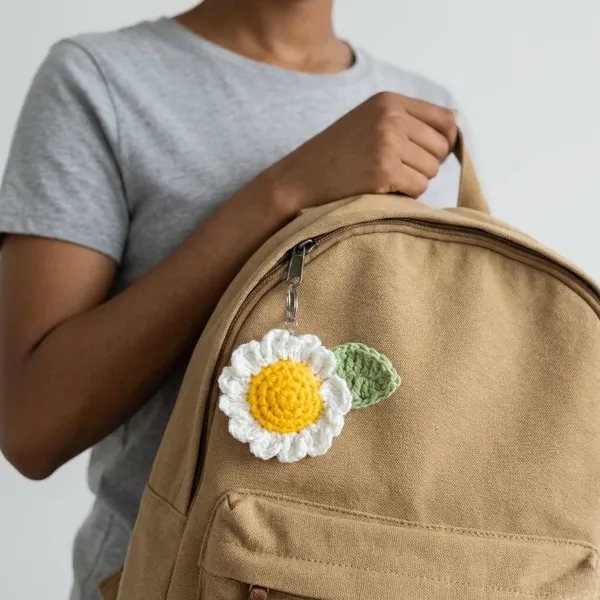 White_Handmade_Crochet_Daisy_Flower_Keychain
