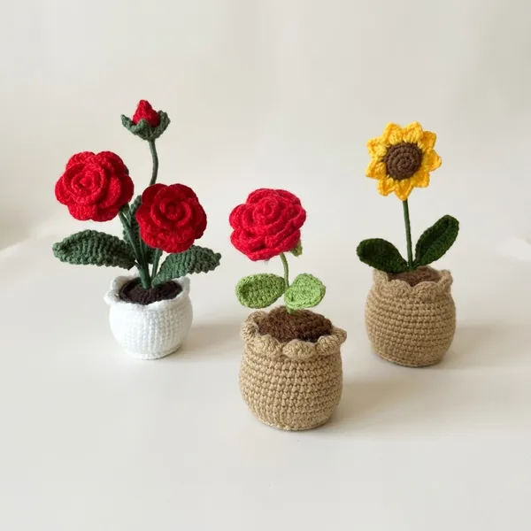 Red_Handmade_Crochet_Plant_Pot_Set_Decorative_desk_Flowers_With_Pot_Pack_Of_3