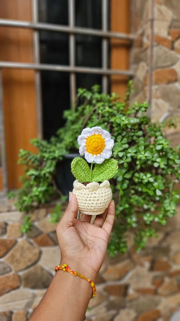 Yellow_Handmade_Crochet_Daisy_Flower_In_Pot_Decorative_Home_Accent