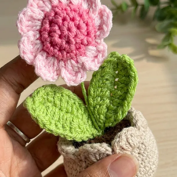 Pink_Handmade_Crochet_Flower_In_Pot