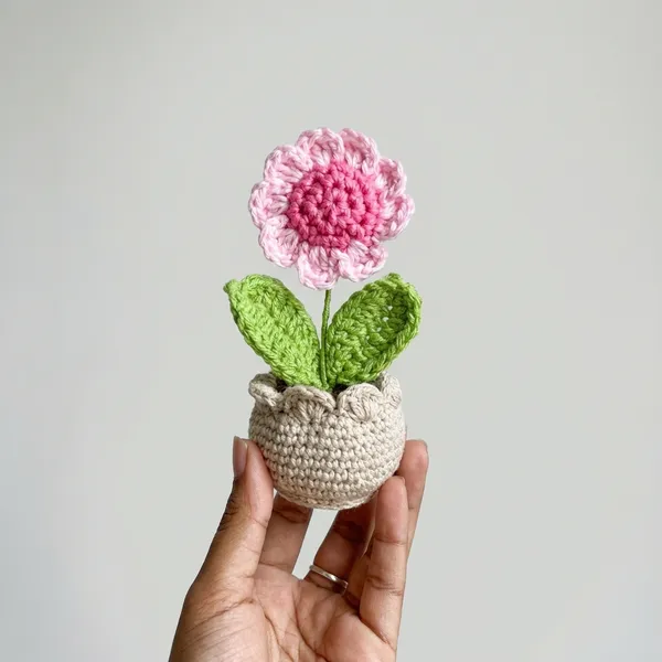 Pink_Handmade_Crochet_Flower_In_Pot