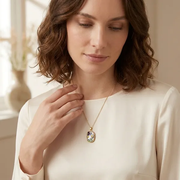 Bloom_Capsule_Pendant_Necklace