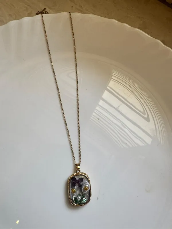 Bloom_Capsule_Pendant_Necklace