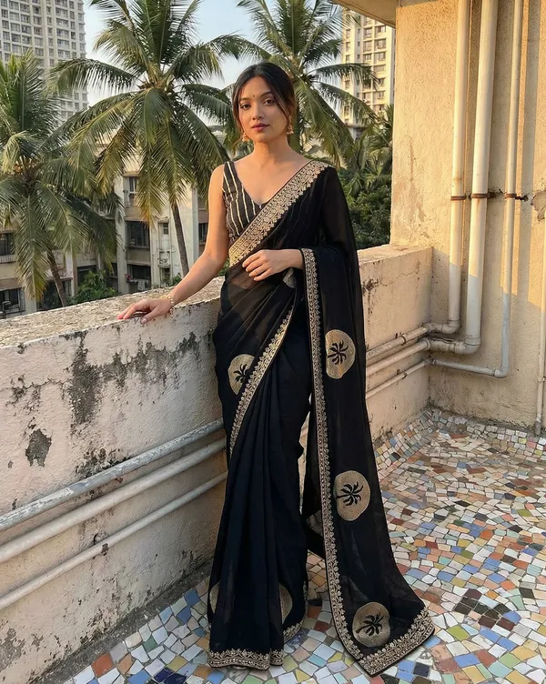 Rangoli_Silk_Embroidered_Saree_With_Banarasi_Silk_Blouse_Piece