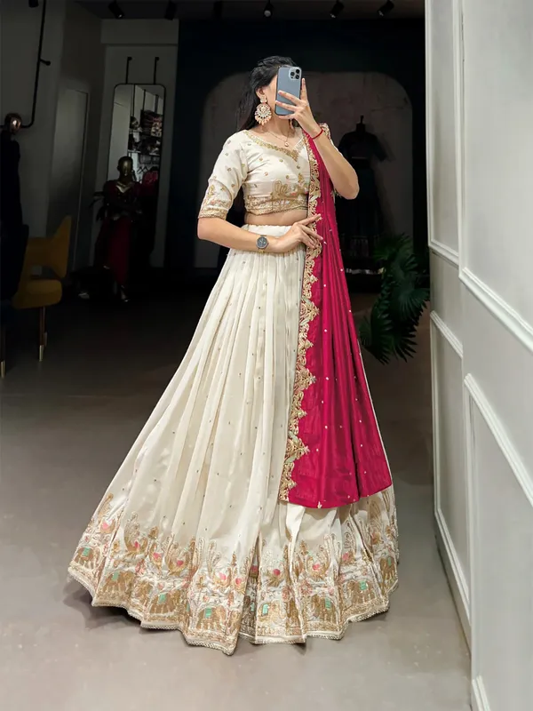 Chinnon_Silk_Traditional_Motiff_Embroidered_Lehenga_Choli_With_Dupatta_Set