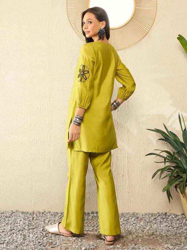 Silk_Blend_Floral_Embroidered_Co-Ord_Set