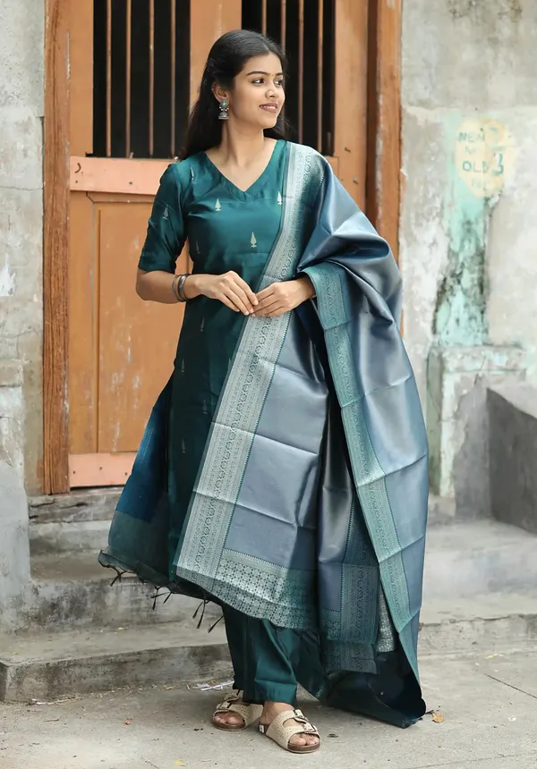 Kanchipuram_Silk_Woven_Motiff_Kurta_Pant_Set