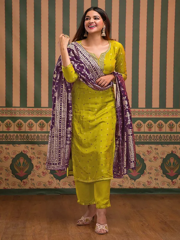 Art_Silk_Woven_Motif_Embroidered_Kurta_Set_With_Banarasi_Dupatta