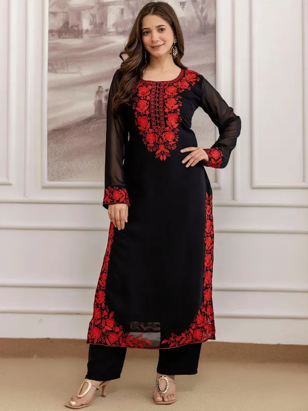 Pure_Georgette_Floral_Embroidered_Chikankankari_Kurta_Set
