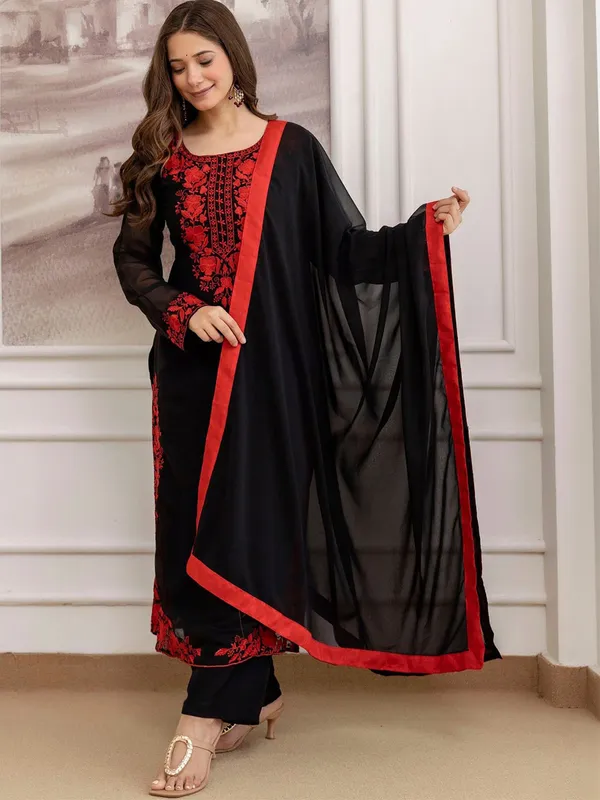 Pure_Georgette_Floral_Embroidered_Chikankankari_Kurta_Set