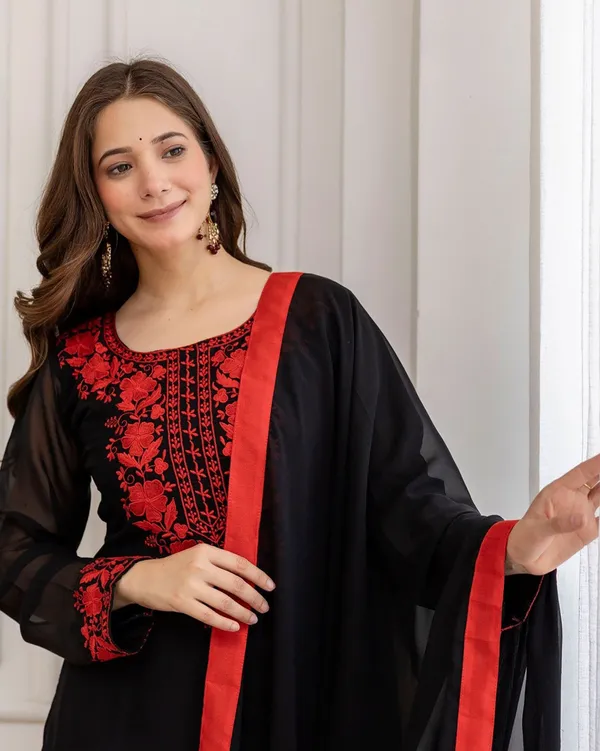 Pure_Georgette_Floral_Embroidered_Chikankankari_Kurta_Set