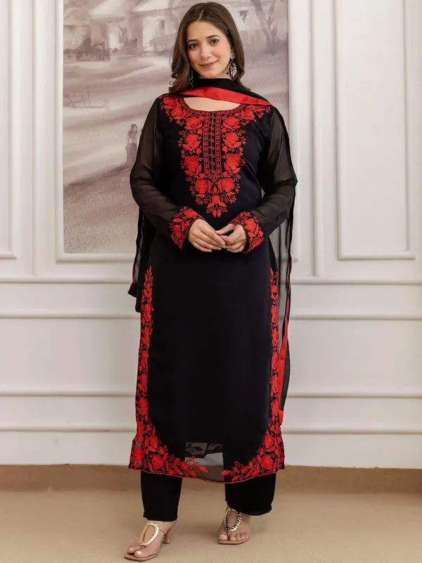Pure_Georgette_Floral_Embroidered_Chikankankari_Kurta_Set