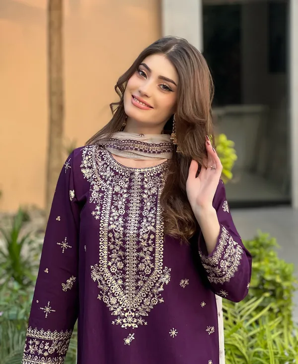 Pure_Georgette_Sequins_Embroidered_Lucknowi_Kurta_Pant_Set