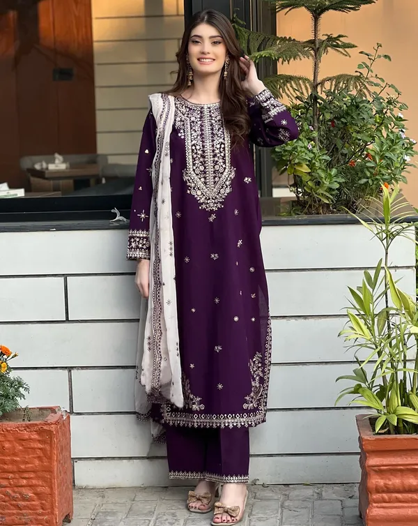 Pure_Georgette_Sequins_Embroidered_Lucknowi_Kurta_Pant_Set