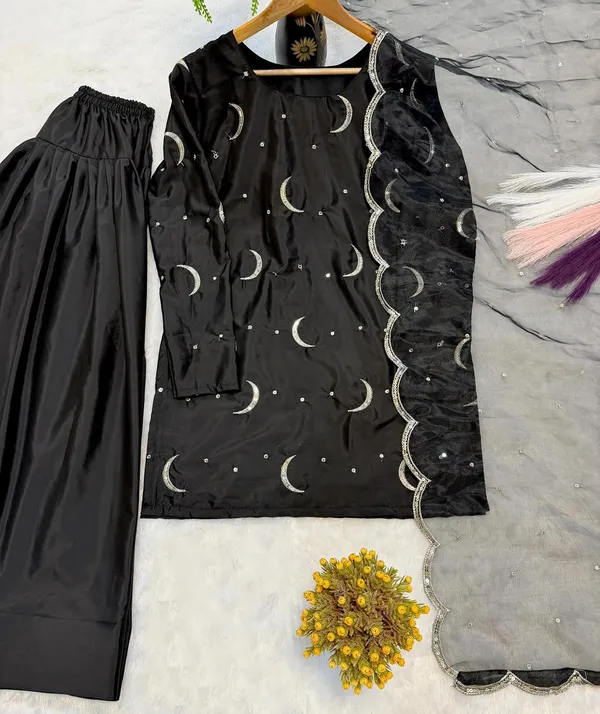 Pure_Silk_Traditional_Motiff_Embroidered_Farshi_Salwar_Suit_Set