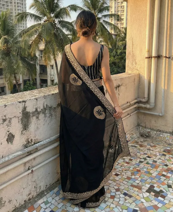 Rangoli_Silk_Embroidered_Saree_With_Banarasi_Silk_Blouse_Piece