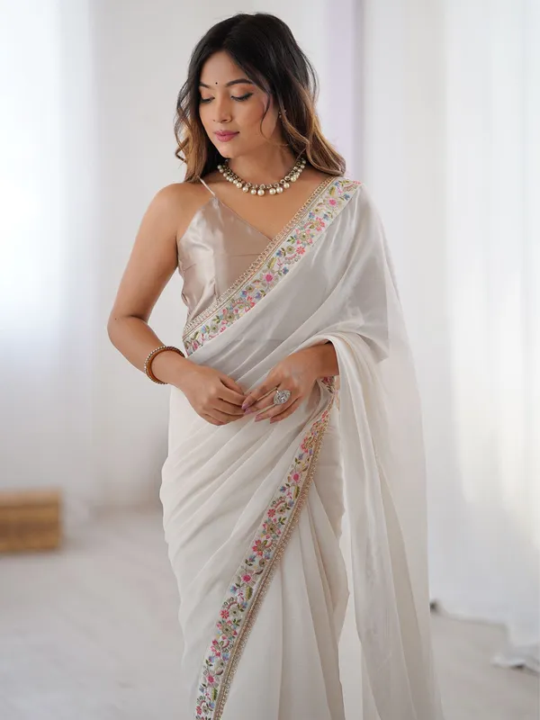 Pure_Georgette_Floral_Embroidered_Saree_With_Satin_Blouse_Piece
