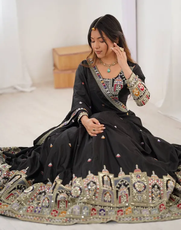 Chinon_Silk_Traditional_Motif_Embroidered_Lehenga_Choli_With_Dupatta_Set