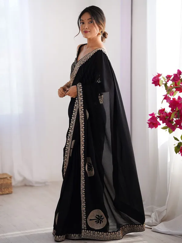 Rangoli_Silk_Embroidered_Saree_With_Banarasi_Silk_Blouse_Piece