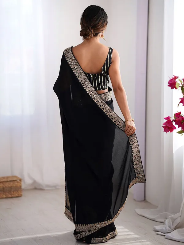 Rangoli_Silk_Embroidered_Saree_With_Banarasi_Silk_Blouse_Piece