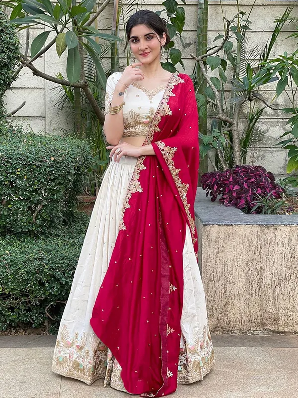 Chinnon_Silk_Traditional_Motiff_Embroidered_Lehenga_Choli_With_Dupatta_Set