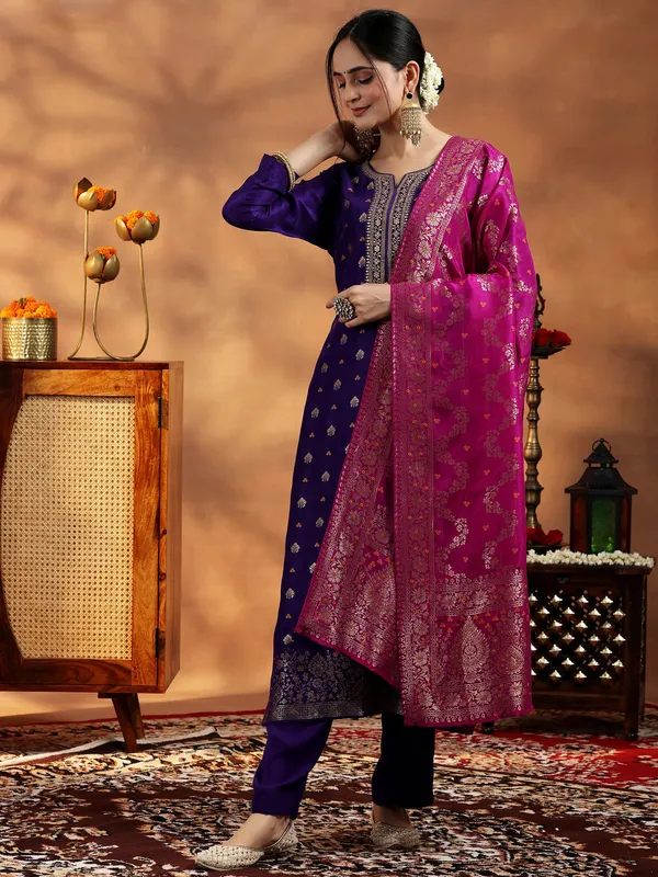 Art_Silk_Woven_Motif_Embroidered_Kurta_Set_With_Banarasi_Dupatta