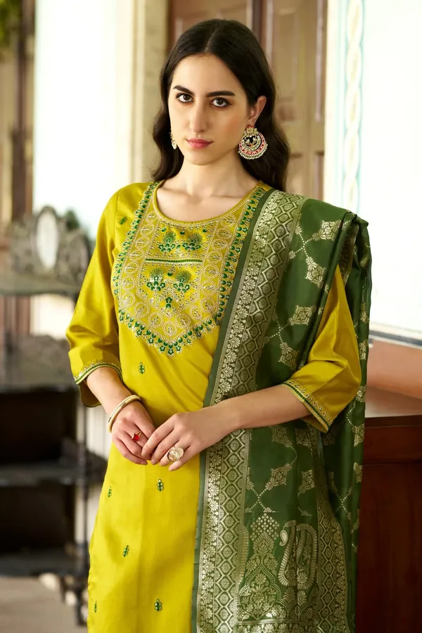 Cotton_Blend_Woven_Motif_Embroidered_Kurta_Set_With_Banarasi_Dupatta