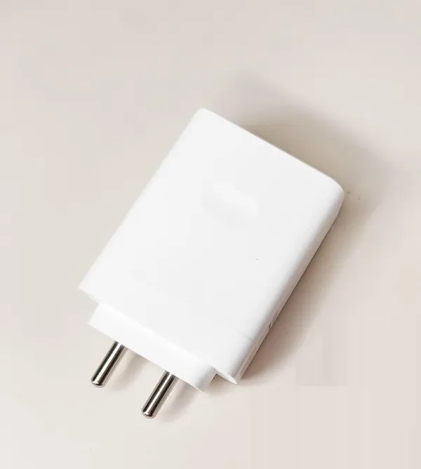 White_100W_Fast_Charging_Adapter_With_Usb_Typec_Cable_Power_Charger_For_Smartphones_&_Laptops
