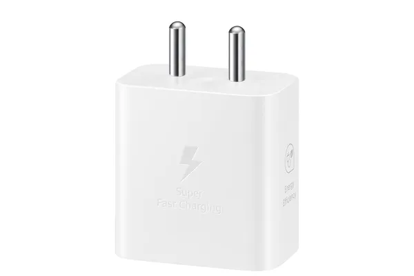 White_Fast_Charging_Lightning_Cable_20W_Power,_480Mbps_Data_Transfer,_Universal_Apple_Compatibility_&_White_25W_Usbc_Super_Fast_Wall_Charger_With_European_Plug_(Combo_of_2)